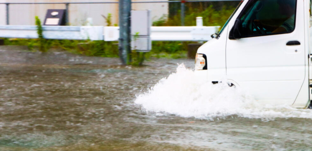 【保存版】突然の大雨から愛車を守る!「まさか」を乗り越えるための自動車保険のヒント